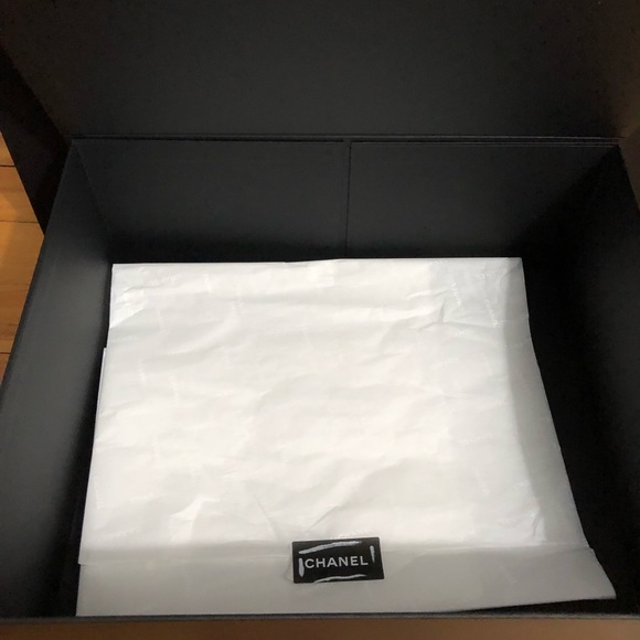 Authentic Chanel Magnetic Gift boxes and shopping bags collections - Picture 5 of 16